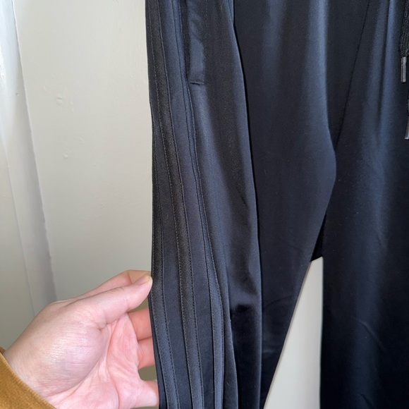 Adidas Men's Black Joggers - Picture 4 of 8